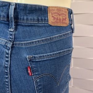 Levi’s classic mid Rise Skinny jeans blue denim size 6